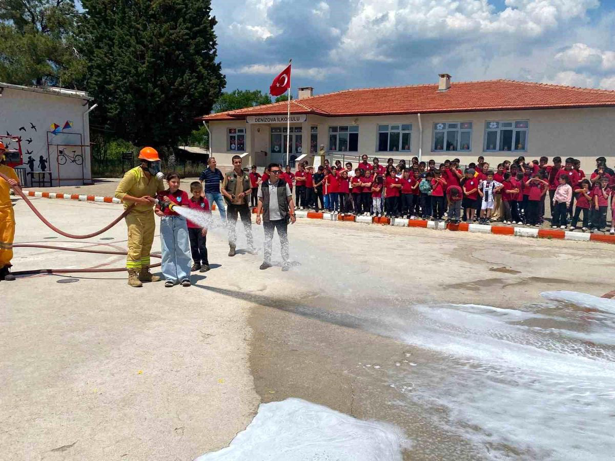 Muğla'da Öğrencilere Orman Yangını Eğitimi Verildi