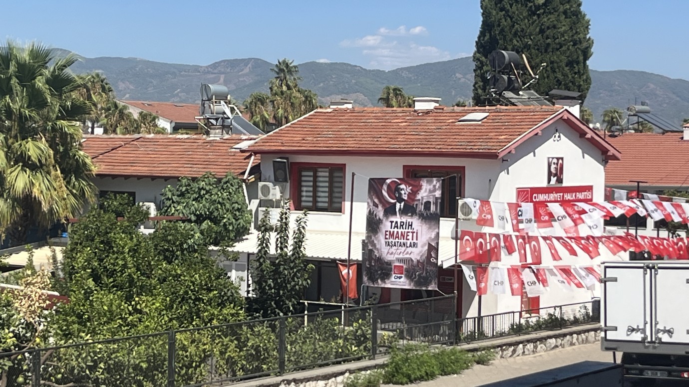CHP Fethiye’de dikkat çeken pankart: “Tarih Emaneti Yaşatanları Hatırlar”