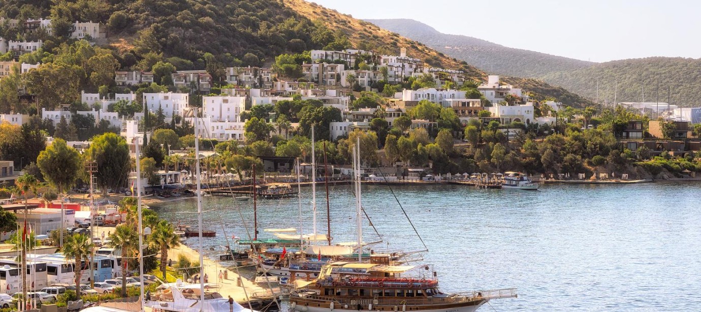 Bodrum Limanı'na aynı gün iki kruvaziyer: 2 bin 484 turist ilçeyi gezdi