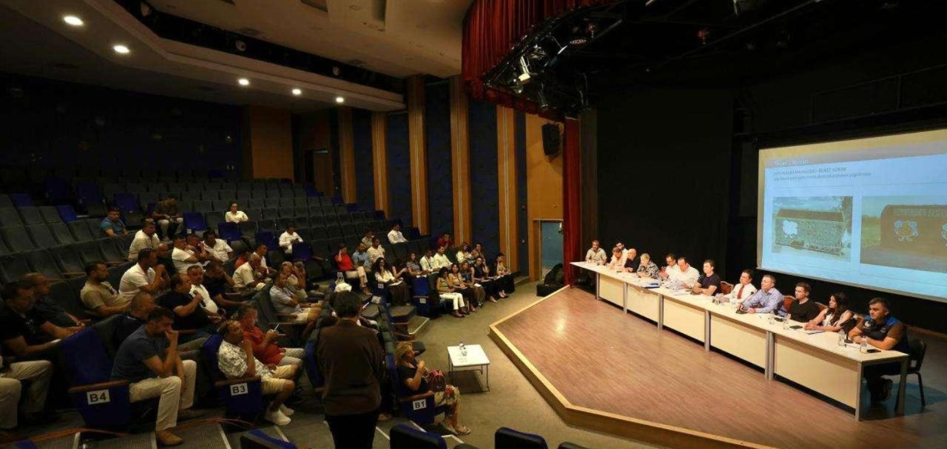 Bodrum'da muhtarlar kurumlarla aynı masada: Altyapı, internet, elektrik ve su masaya yatırıldı