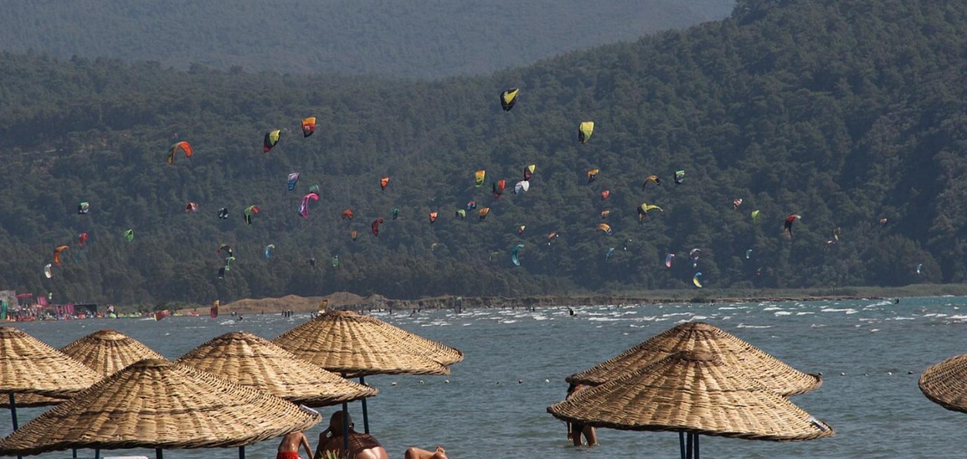 Formula Kite Avrupa Şampiyonası Akyaka'da başladı: 28 ülkeden 92 sporcu yarışıyor