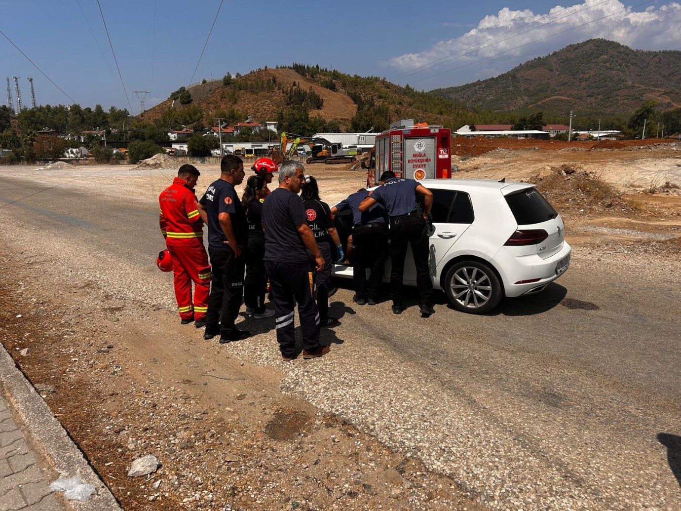 Çatalarık’ta Yolun Ortasında Uyuyakalan Sürücü Ekipleri Harekete Geçirdi