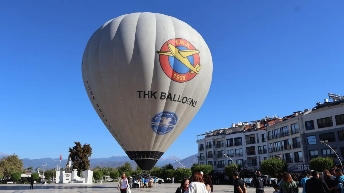 Beşkaza Meydanı’nda kurulan THK sıcak hava balonu