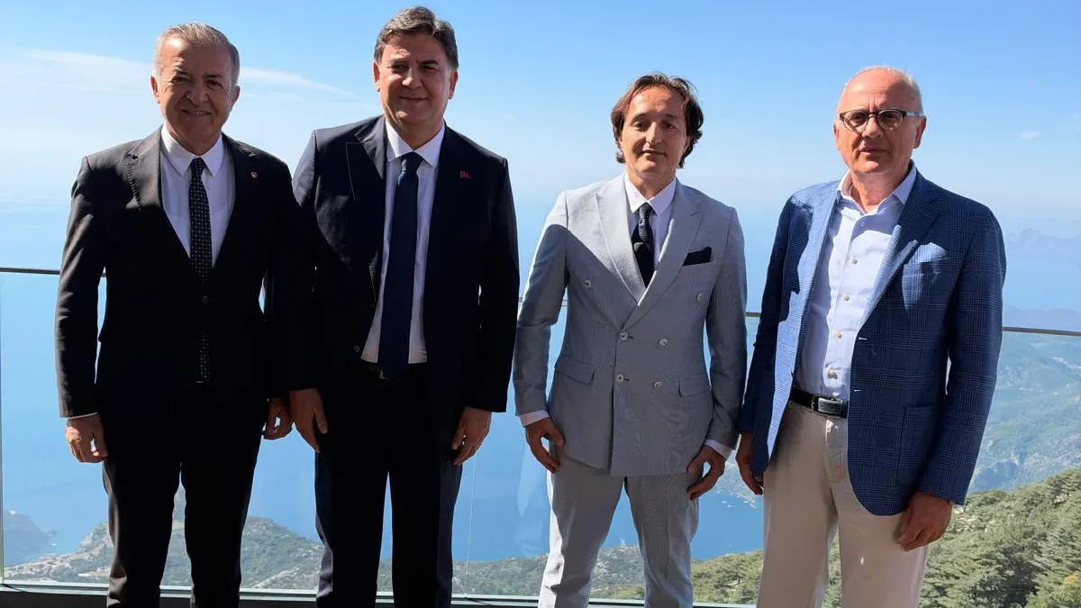 Fethiye'nin tanıtımı için Babadağ'da yapılan canlı yayın
