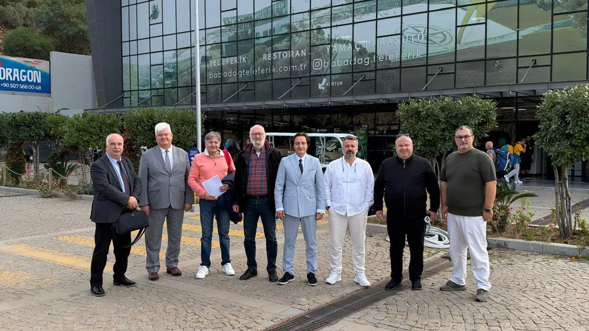 Fethiye'nin tanıtımı için Babadağ'da yapılan canlı yayın