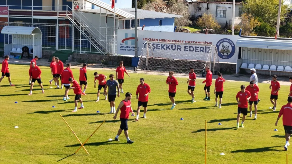 Seydikemerspor antrenmanından bir kare