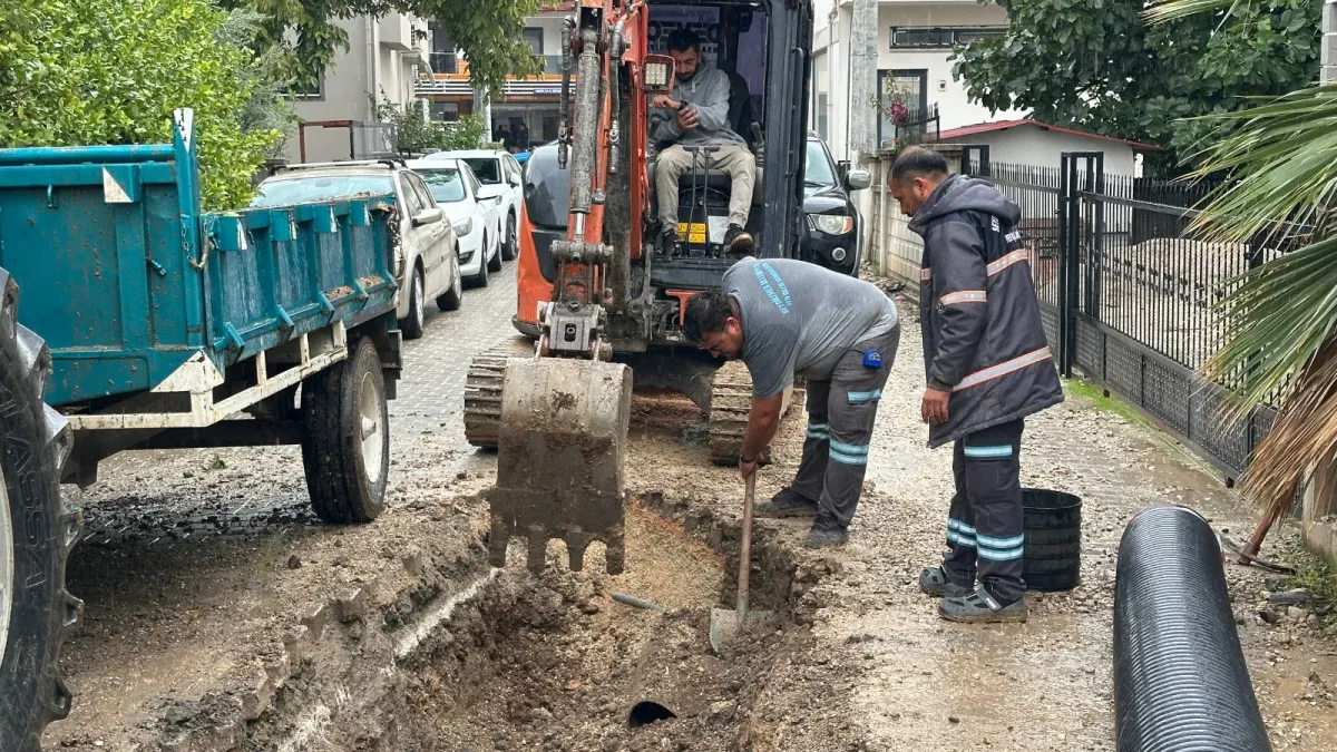 Seydikemer Belediyesi ekiplerinin çalışmalarından bir kare