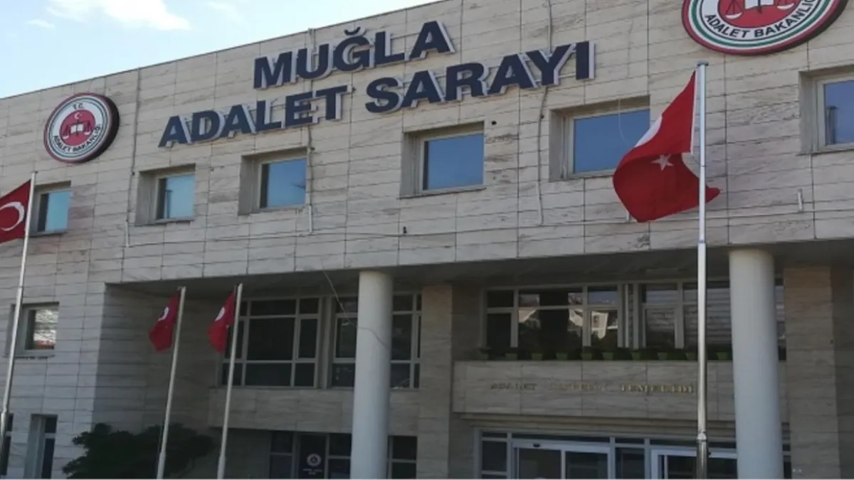 Datça açıklarında yakalanan 9 FETÖ şüphelisi ile tekne kaptanı adliyeye sevk edildi