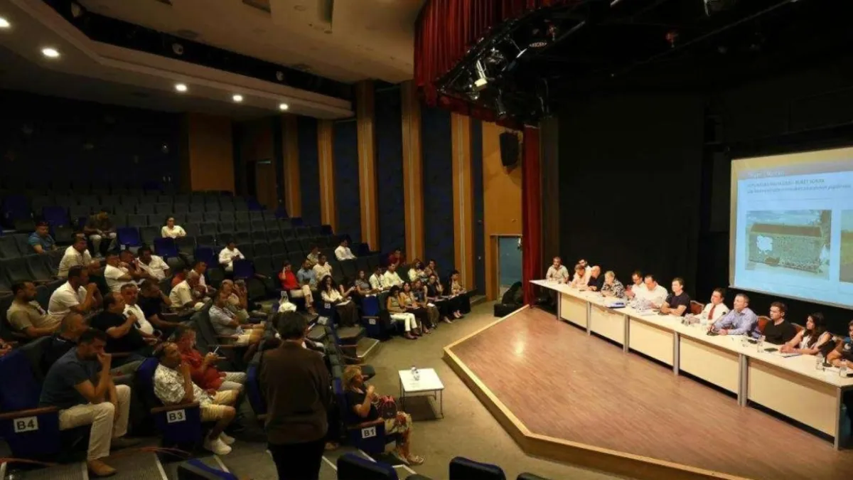 Bodrum'da muhtarlar kurumlarla aynı masada: Altyapı, internet, elektrik ve su masaya yatırıldı