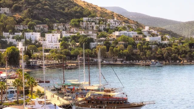 Bodrum Limanı'na aynı gün iki kruvaziyer: 2 bin 484 turist ilçeyi gezdi