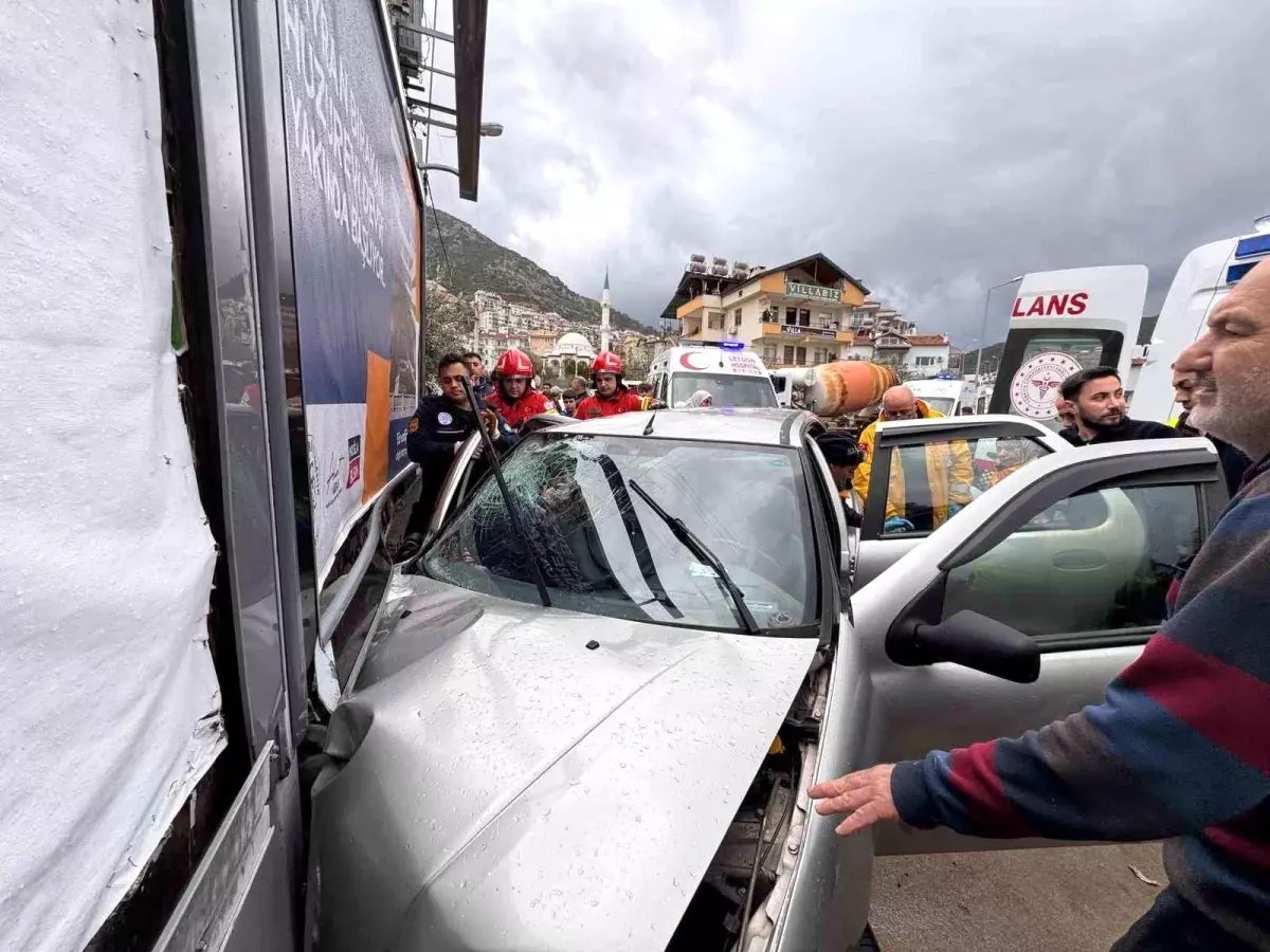 Fethiye’de Trafik Kazası: 1 Ölü, 2 Yaralı