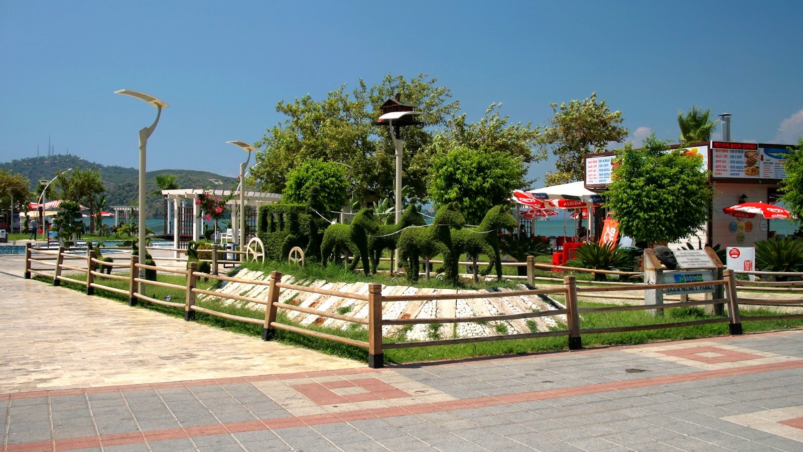 Fethiye'de yeşil alan ve yürüyüş yolu