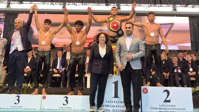 Kadir Buğra Dikik, a wrestler from Fethiye, is the champion of the Presidential Cup