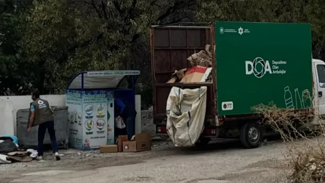 Fethiye'de Depozitosu Olan Ambalajlar (DOA) aracı ve ambalaj toplama noktası