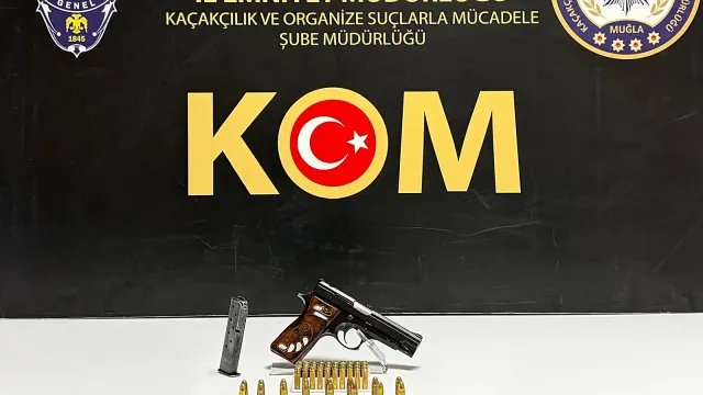 Muğla İl Emniyet Müdürlüğü KOM operasyonunda ele geçirilen ruhsatsız tabanca ve fişekler