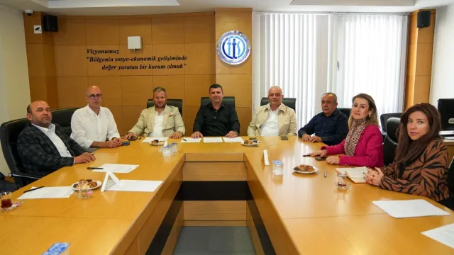 FTSO meslek komitesi toplantısında bir araya gelen komite üyeleri