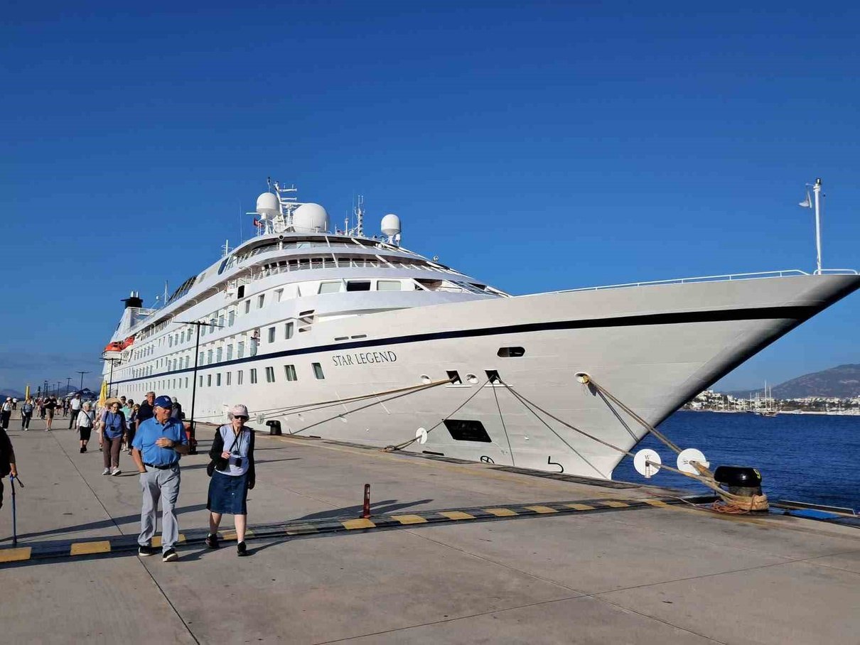 Bodrum Limanındaki Star Legend kruvaziyeri