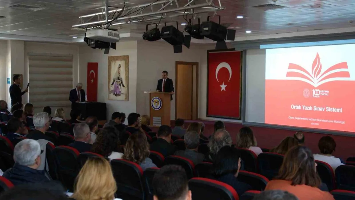 Menteşe Halk Eğitimi Merkezindeki bilgilendirme toplantısı