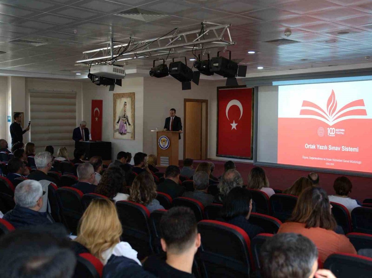 Menteşe Halk Eğitimi Merkezindeki bilgilendirme toplantısı