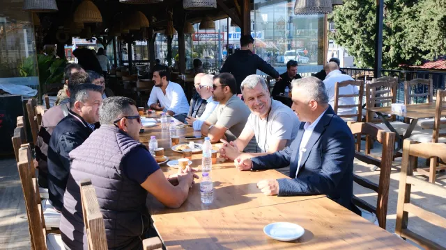 Hisarönü esnafıyla kahvaltıda bir araya gelen oda yönetimi