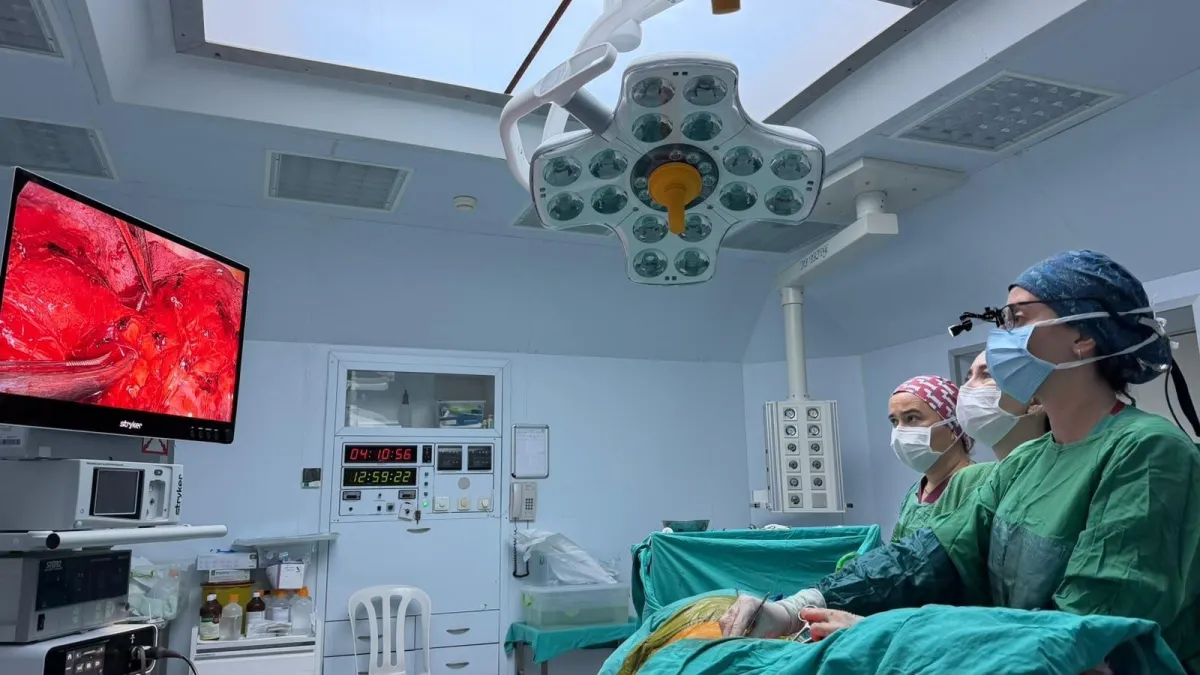 Fethiye Devlet Hastanesi ameliyathanesinde göğüs cerrahisi ekibi