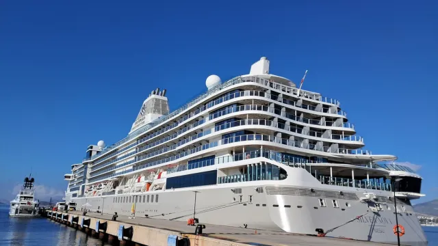 Bodrum Limanına yanaşan Silver Nova kruvaziyeri