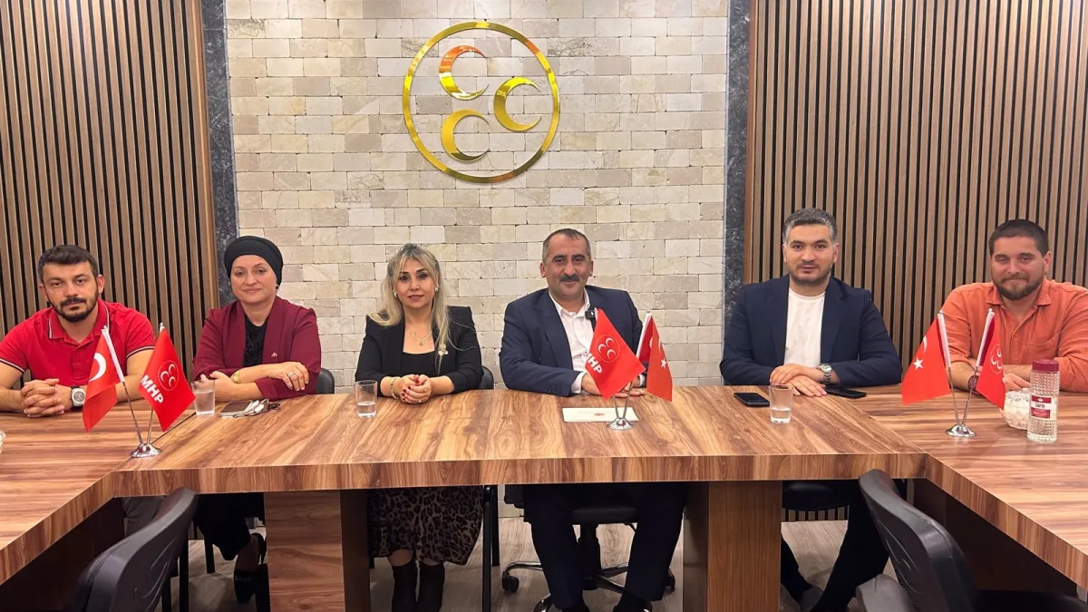 MHP Muğla İl Başkanı Emrah Oltulu, Fethiye KAÇEP teşkilatıyla bir arada