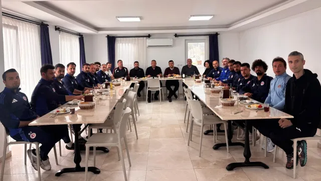 Fethiyespor teknik ekibi ve altyapı hocaları kahvaltıda bir arada
