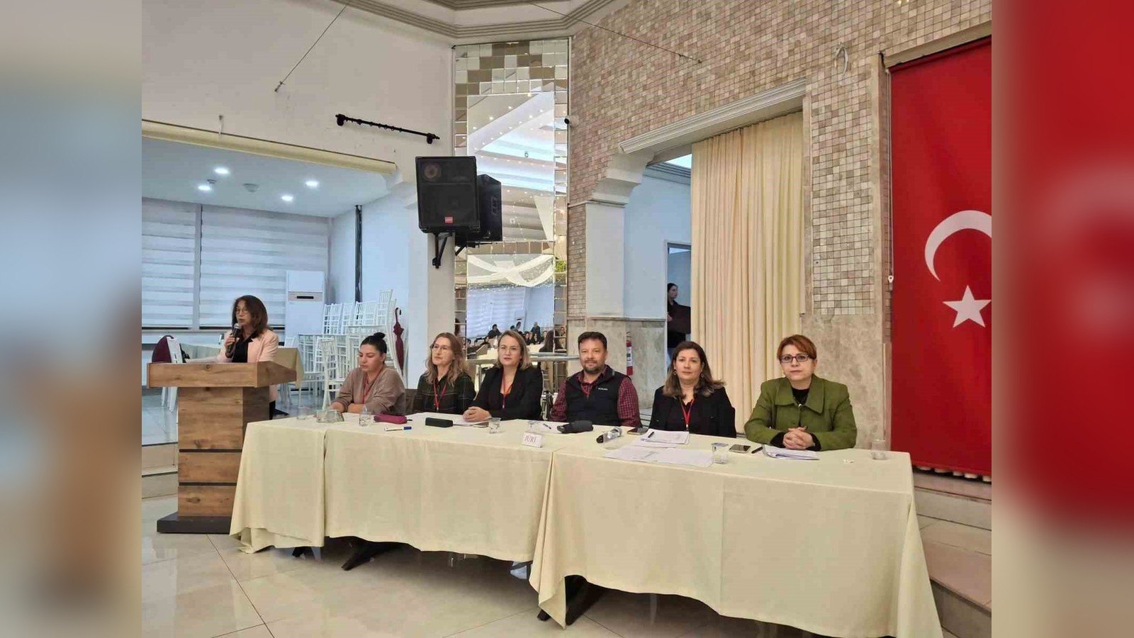 Çevre bilgi yarışmasında jüri masasındaki öğretmenler