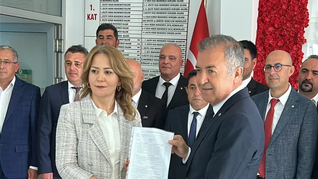 FTSO Yönetim Kurulu Başkanı Kemal Hıra Fethiye Adliyesi'nde mazbatasını alırken