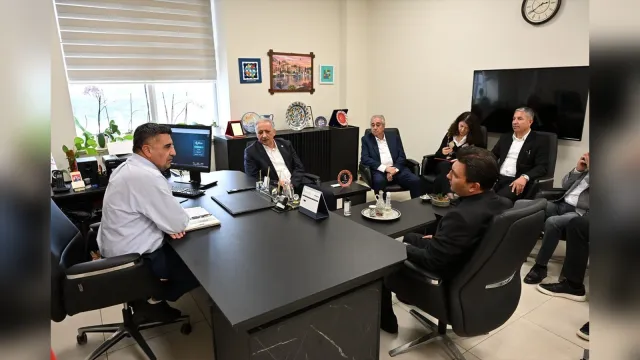 Milletvekili Kadem Mete Bodrum Devlet Hastanesi'nde başhekimle görüşürken