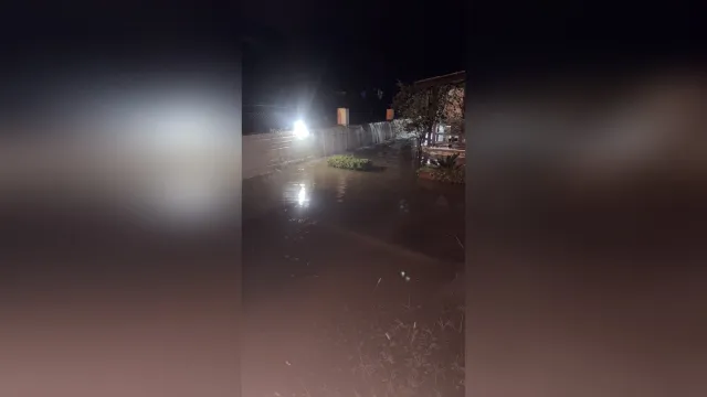 Koca Çalış Sağlık Sitesi'nde bahçe duvarını aşan sular