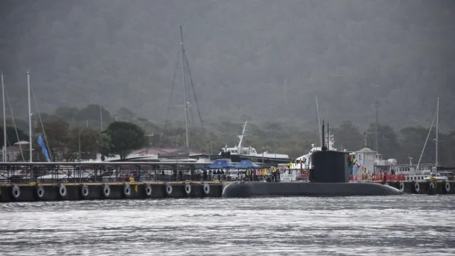Marmaris'te ziyarete açılan denizaltı TCG İnönü
