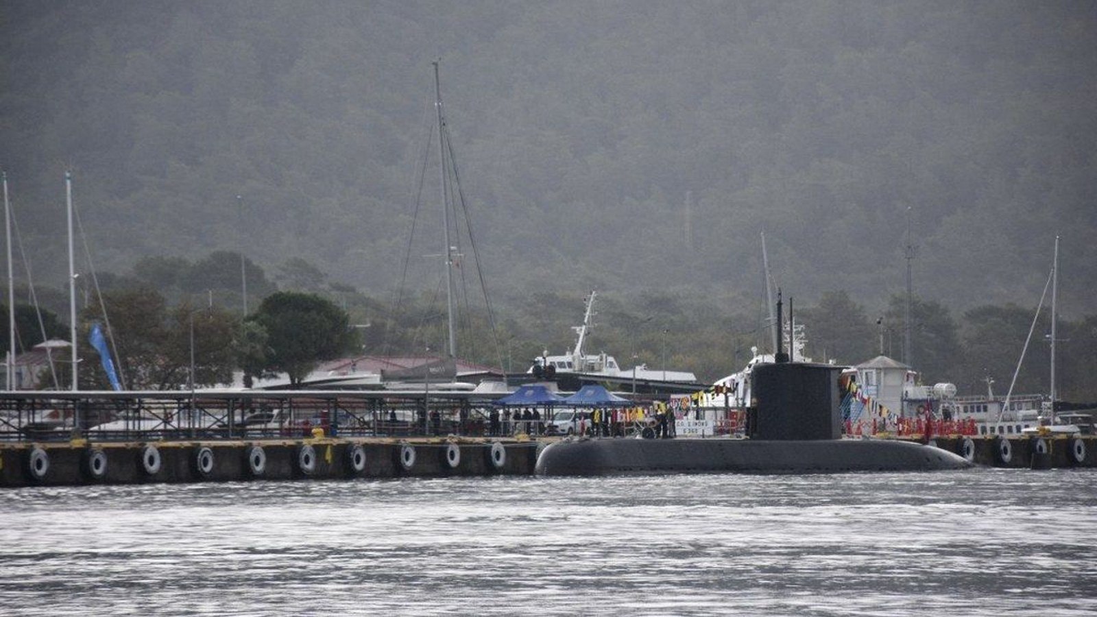 Marmaris'te ziyarete açılan denizaltı TCG İnönü
